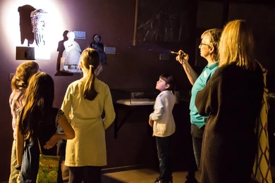 Im Schein der Taschenlampe das Museum Wilnsdorf erkunden - das ging bei der Veranstaltung Naturparke24.